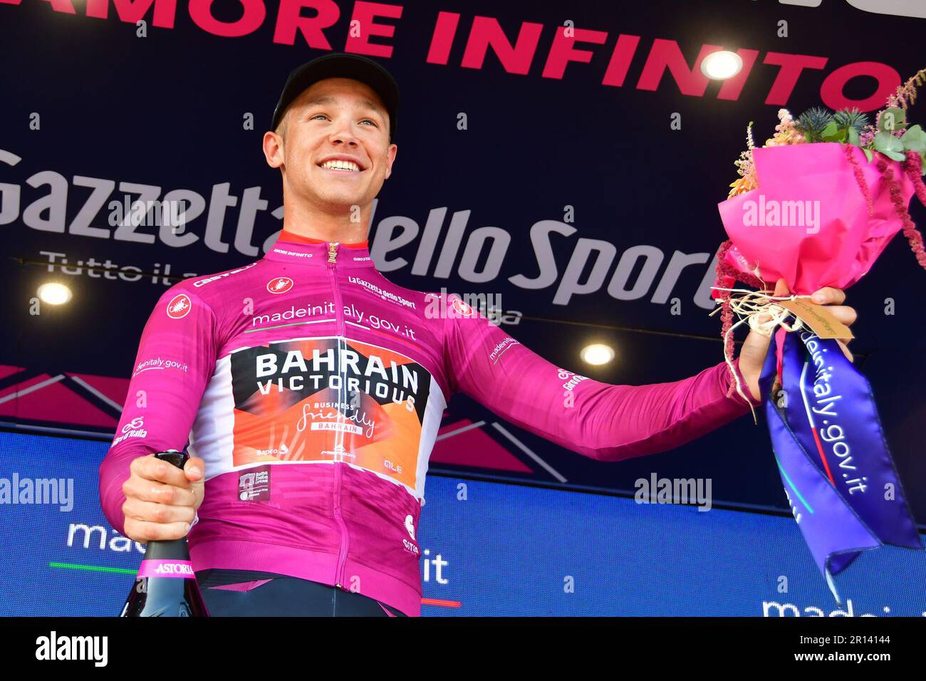 Napoli, Italia. 11th maggio, 2023. Napoli, Napoli, Italia, 11 maggio 2023, Jonathan Milano - Maglia ciclamino durante la 6 tappa - Napoli - Napoli - giro d'Italia Credit: Live Media Publishing Group/Alamy Live News Foto Stock