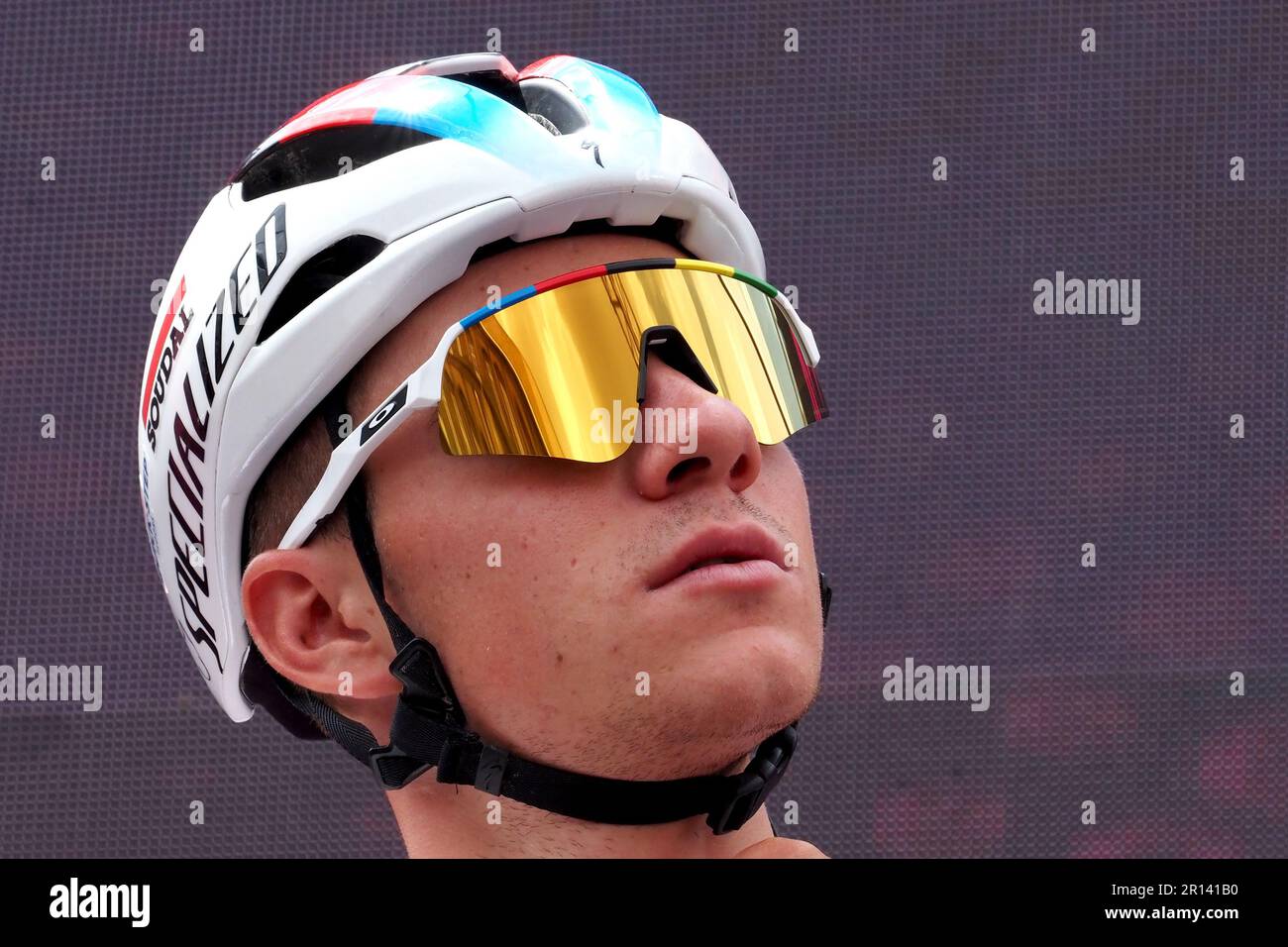 Napoli, Italia. 11th maggio, 2023. Remco Evenepoel è un ciclista stradale belga che corre per il Soudal Quick-Step, durante la sesta tappa del giro d'Italia con partenza e arrivo a Napoli. Credit: Vincenzo Izzo/Alamy Live News Foto Stock