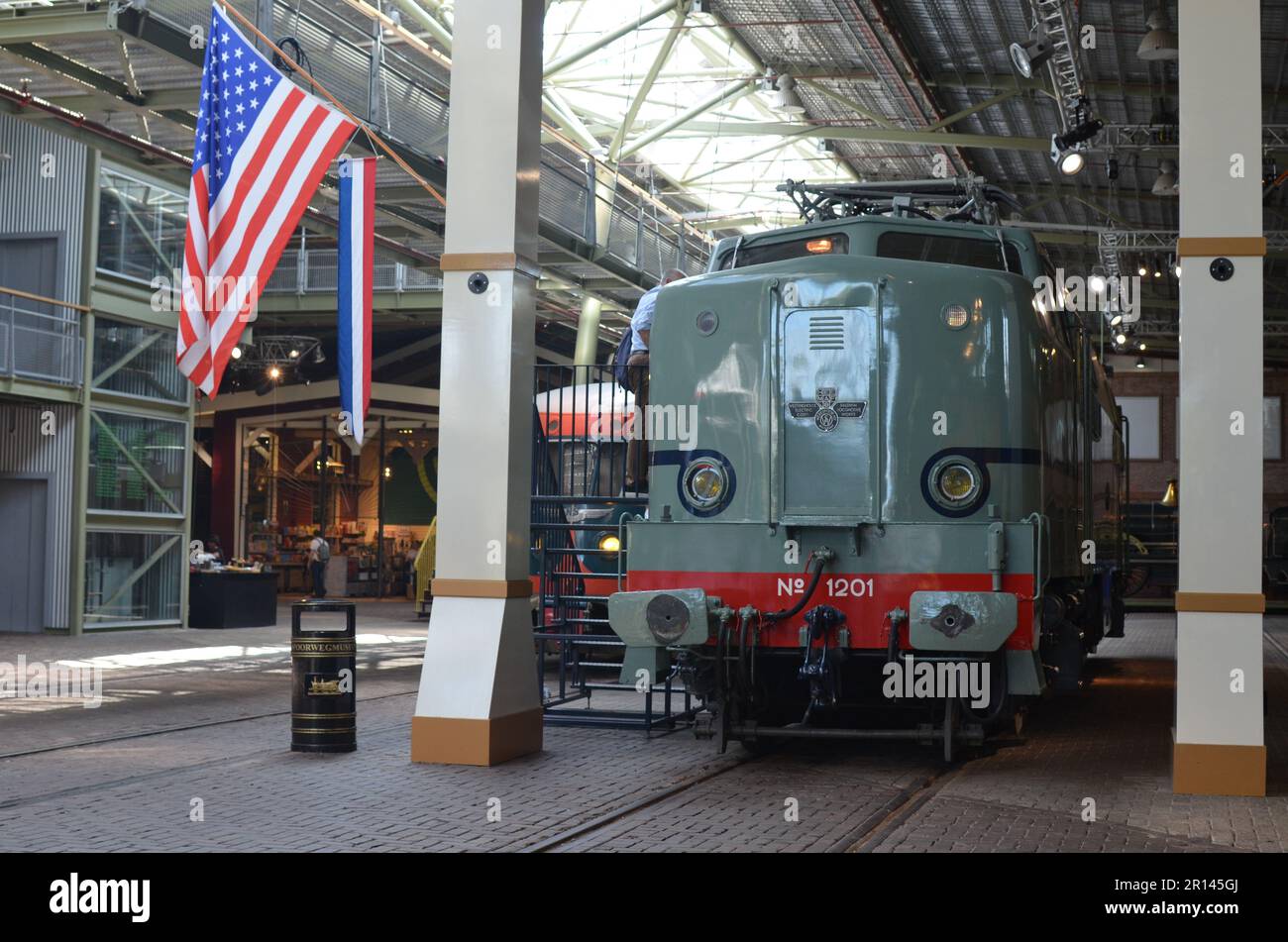 Utrecht, Paesi Bassi - 23 luglio 2022: Locomotiva elettrica in mostra allo Spoorwegmuseum Foto Stock