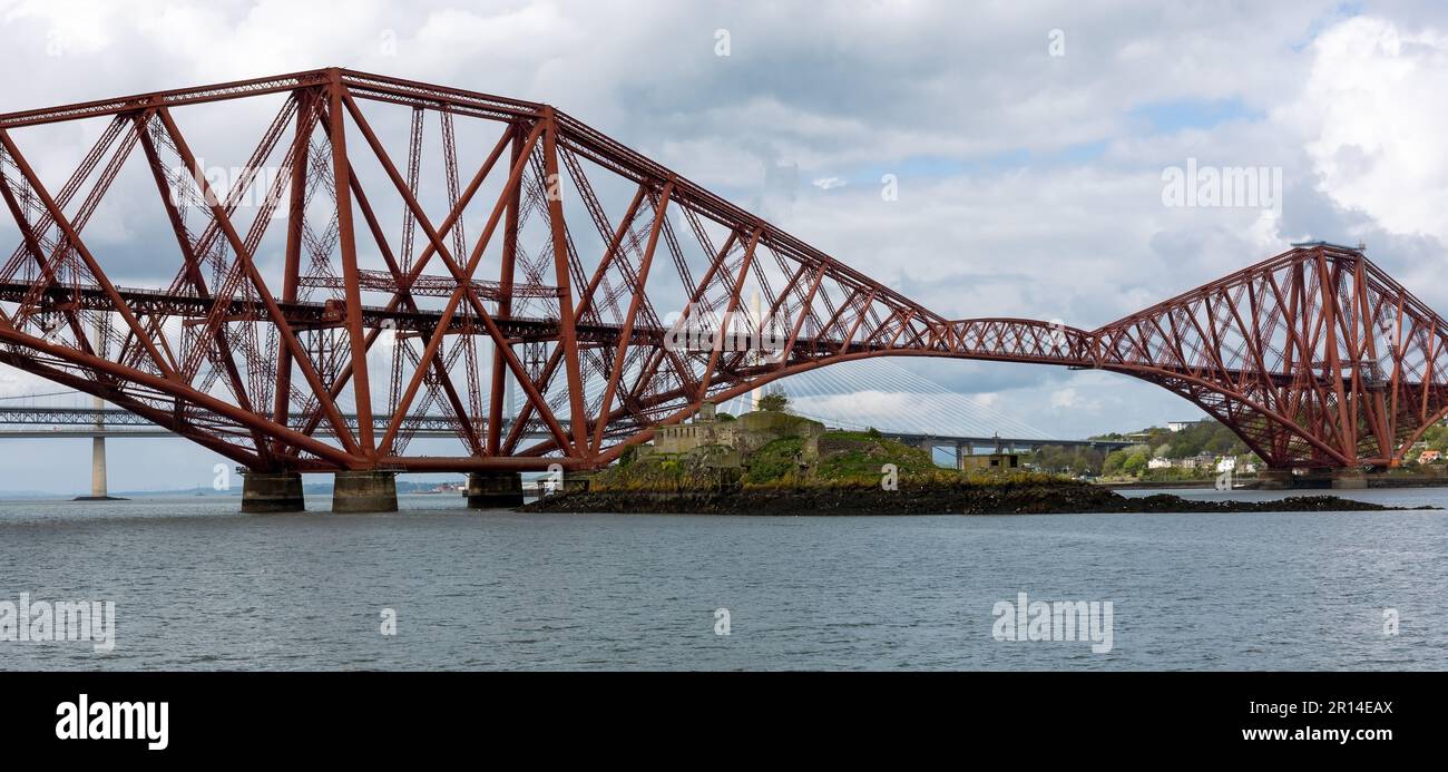 Il Forth Rail Bridge e l'isola di Inchgarvie furono utilizzati nella guerra mondiale del 1 e 2, in Scozia, nel Regno Unito Foto Stock