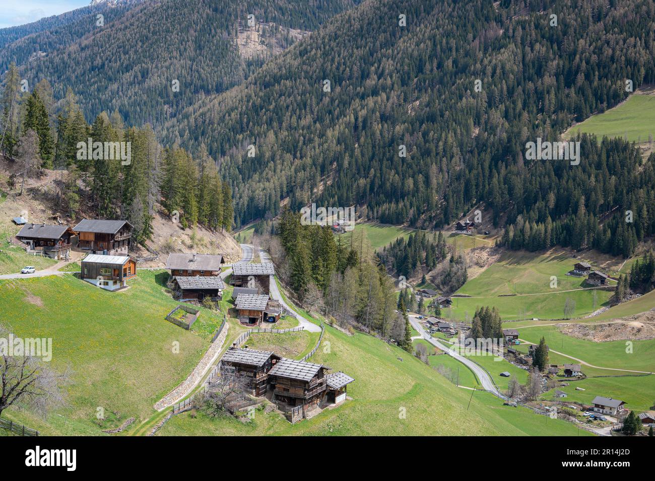 Tradizionale casa alpina (Höfe o Masi) nel comune di ultimo in Ultental. Trentino Alto Adige Südtirol Alto Adige, Italia Foto Stock