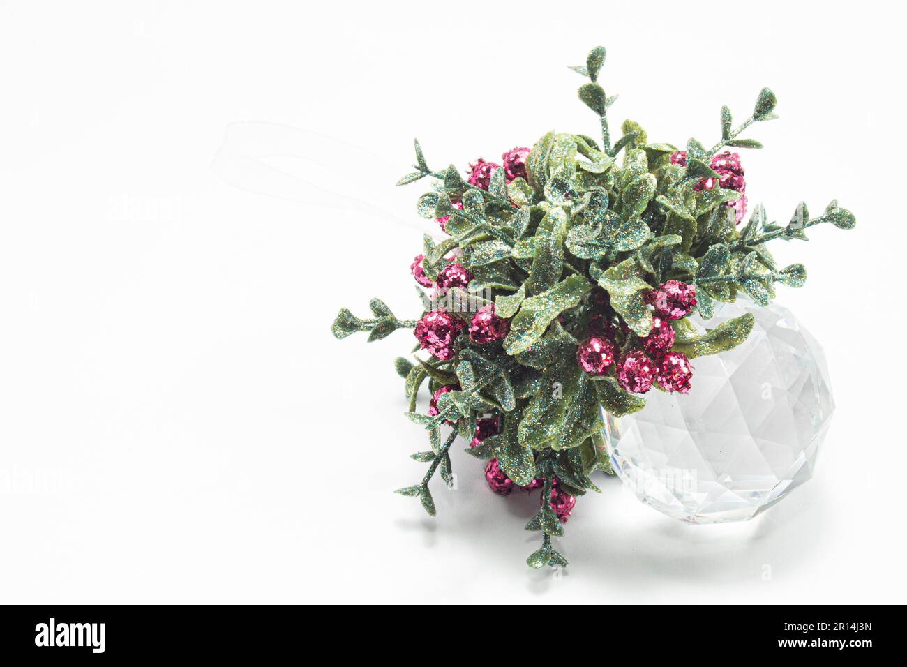 decorazione in vischio isolata su sfondo bianco Foto Stock
