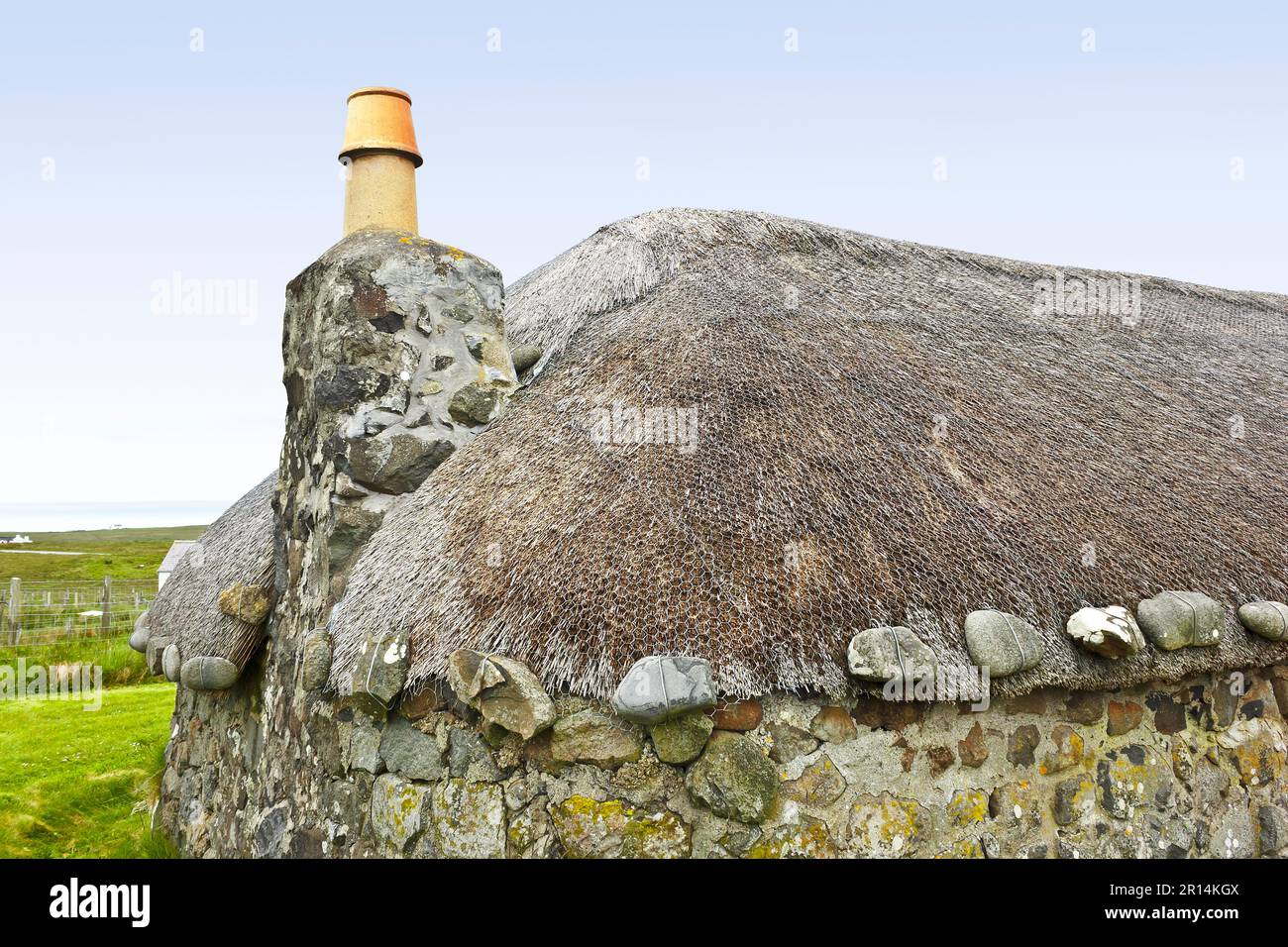 Kilmuir, Isola di Skye, Ebridi interne, Scozia - 19 giugno 2015: Dettaglio del tetto di paglia su un cottage nel Museo Skye di vita dell'isola. Foto Stock