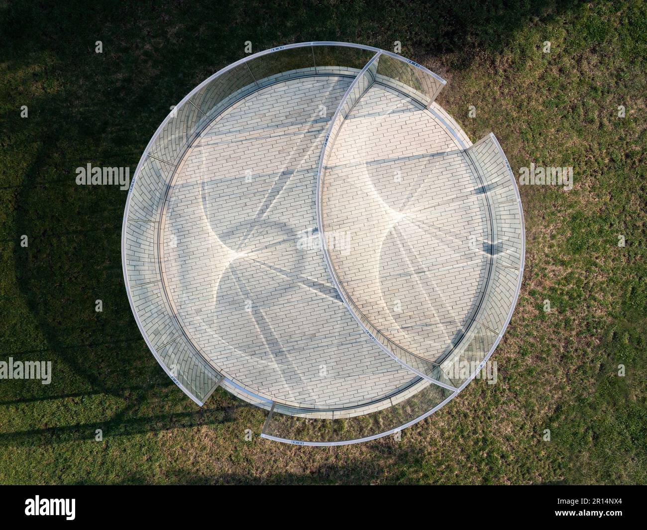Bisected Circle di Dan Graham nel Florence Steinberg Weil Sculpture Garden Foto Stock