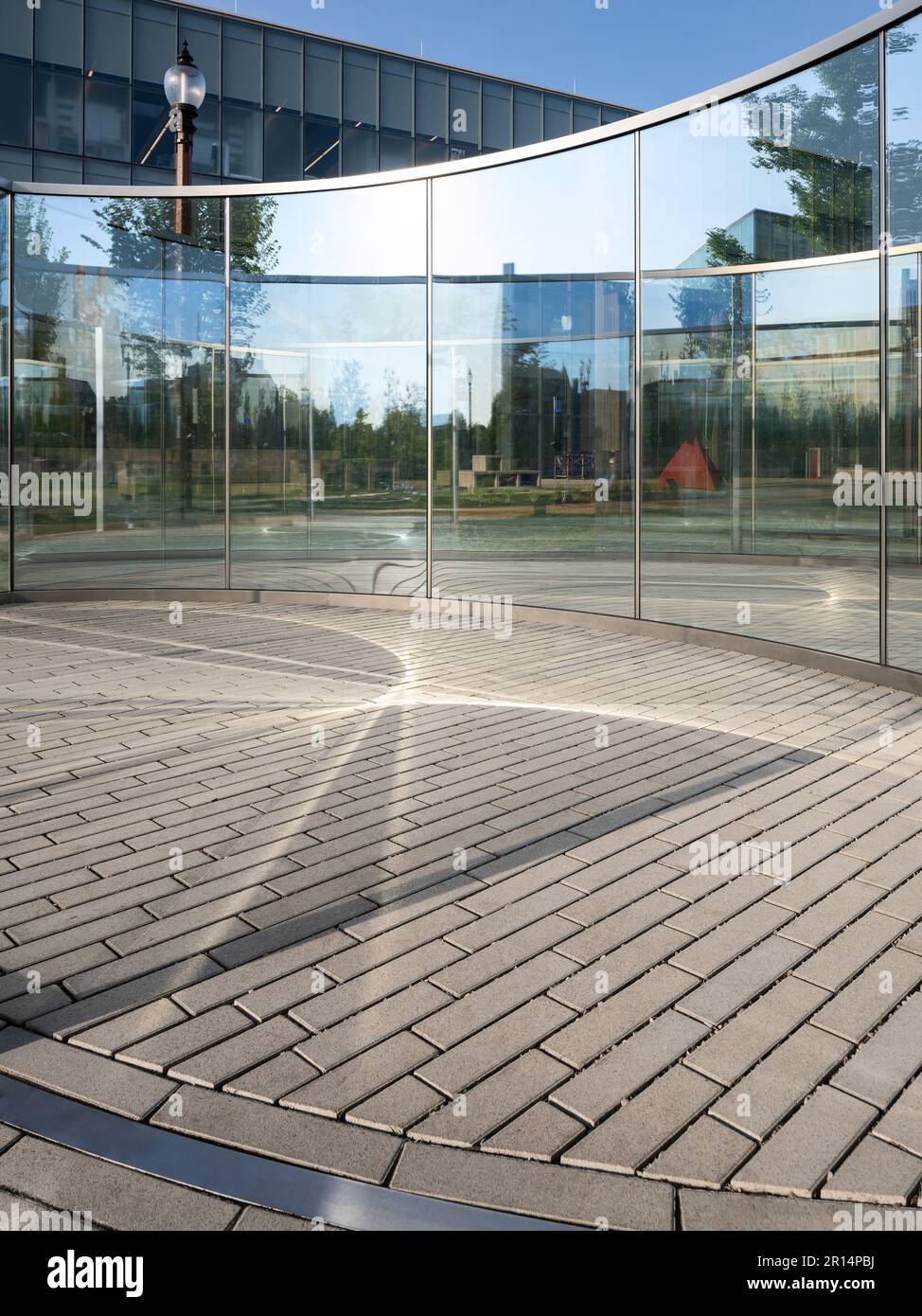 Bisected Circle di Dan Graham nel Florence Steinberg Weil Sculpture Garden Foto Stock