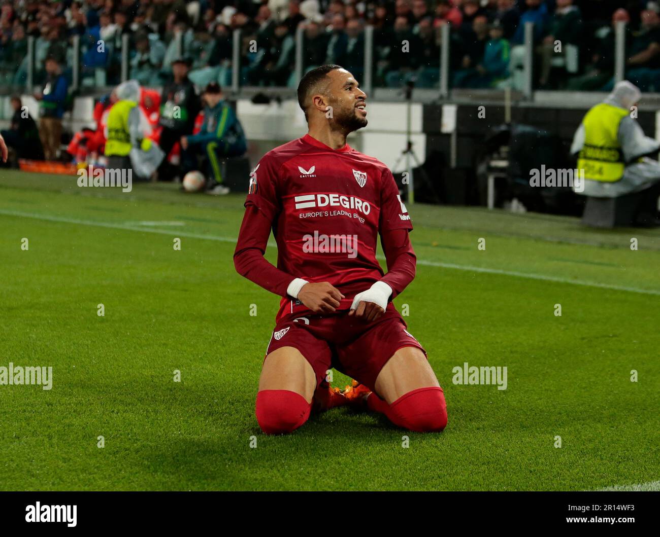 Milano, Italia. 11th maggio, 2023. Youssef en-Nesyri del Sevilla FC festeggia dopo un gol durante la semifinale della UEFA Europa League, prima tappa, partita di calcio tra Juventus FC e Sevilla FC il 11 maggio 2023 allo stadio Allianz di Torino. Credit: Nderim Kaceli/Alamy Live News Foto Stock