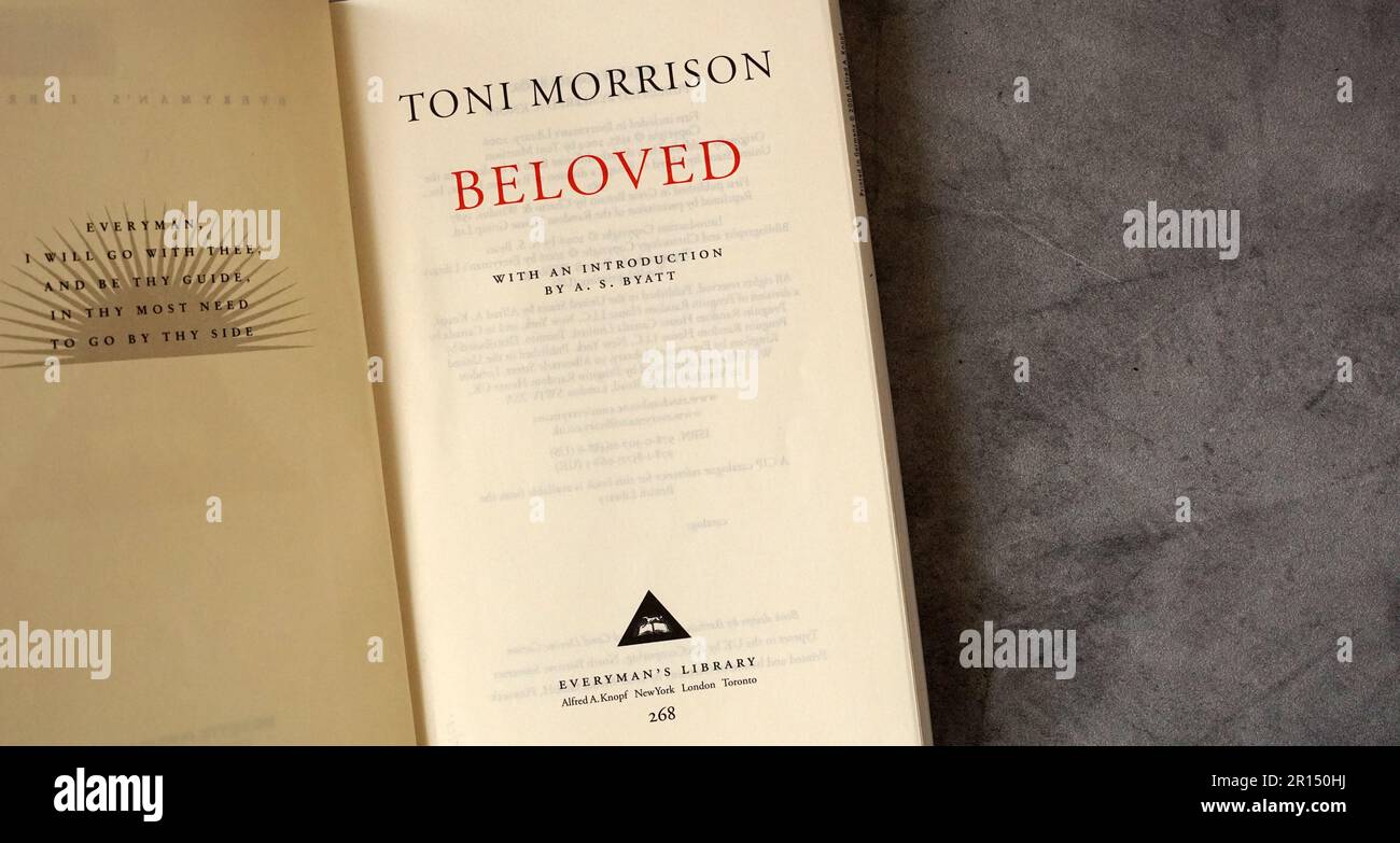 Pagina del titolo all'interno di una copia del romanzo di toni Morrison vincitore del Premio Pulitzer, amato. Foto Stock