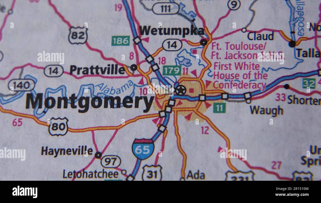 Vista ravvicinata di una mappa della zona di Montgomery, Alabama da un atlante stradale Foto Stock