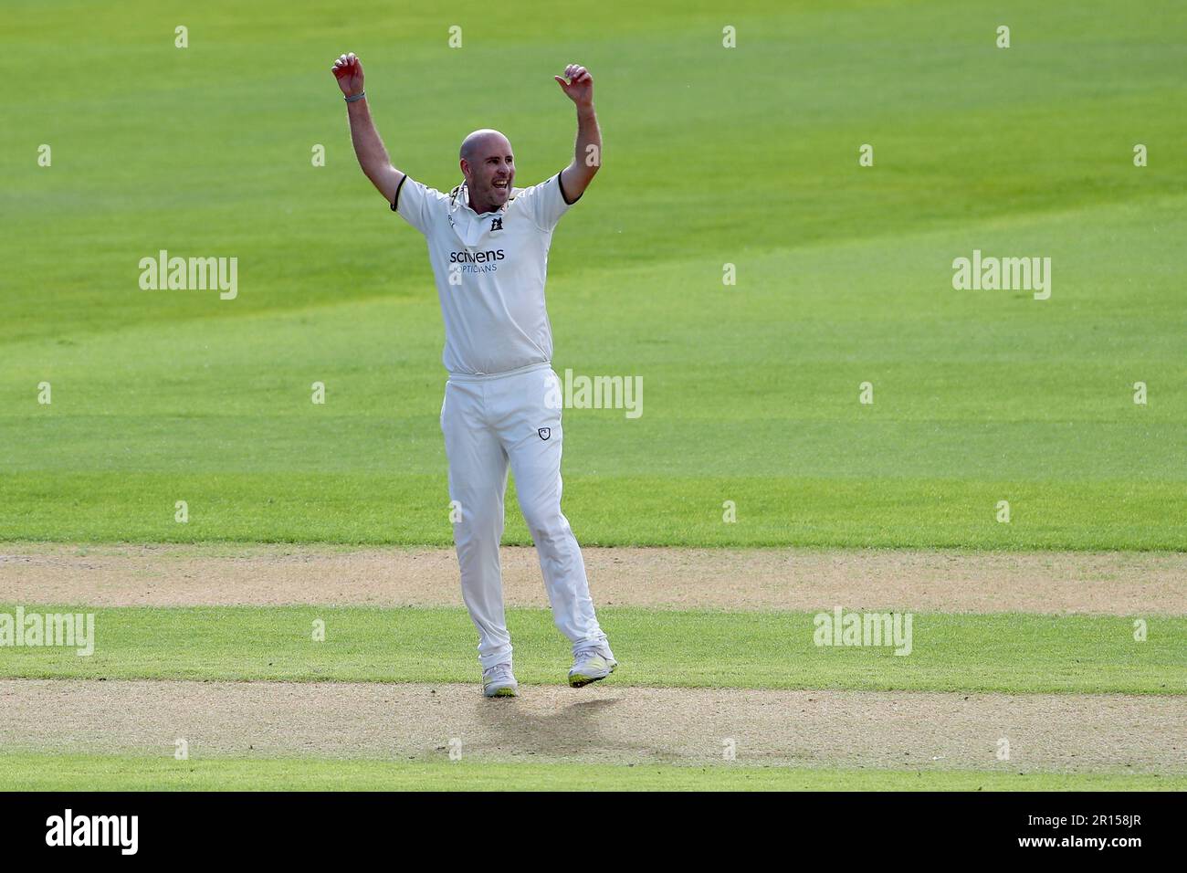 Chris Rushworth di Warwickshire festeggia la presa del wicket di Michael Pepper durante Warwickshire CCC vs Essex CCC, LV Insurance County Championship Foto Stock