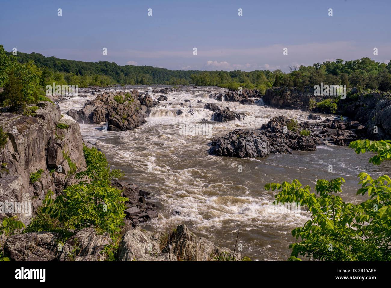 Vista delle Great Falls da una plattform di osservazione lungo il fiume Potomac, il Great Falls Park, Virginia, Stati Uniti d'America. Foto Stock