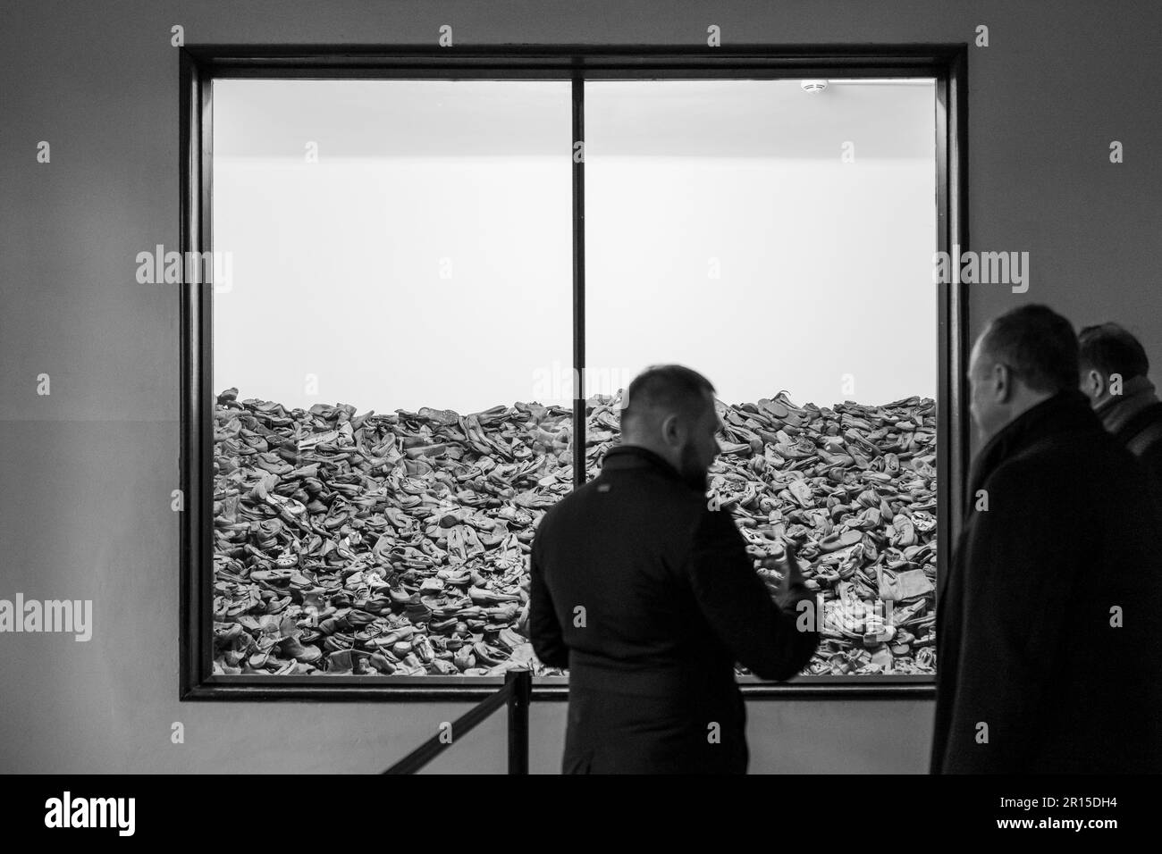 Il secondo Gentleman Douglas Emhoff partecipa a una tournée, venerdì 27 gennaio 2023, presso il Museo Auschwitz-Birkenau di Oswiecim, Polonia. (Foto ufficiale della Casa Bianca di Cameron Smith) Foto Stock