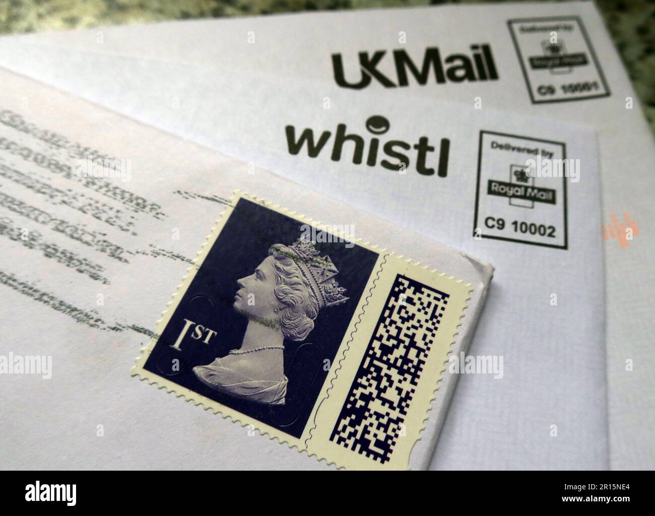 I nuovi francobolli Royal Mail con codice a barre della classe 1st nel Regno Unito, Queen Elizabeth II - UKMail & Whistl Foto Stock