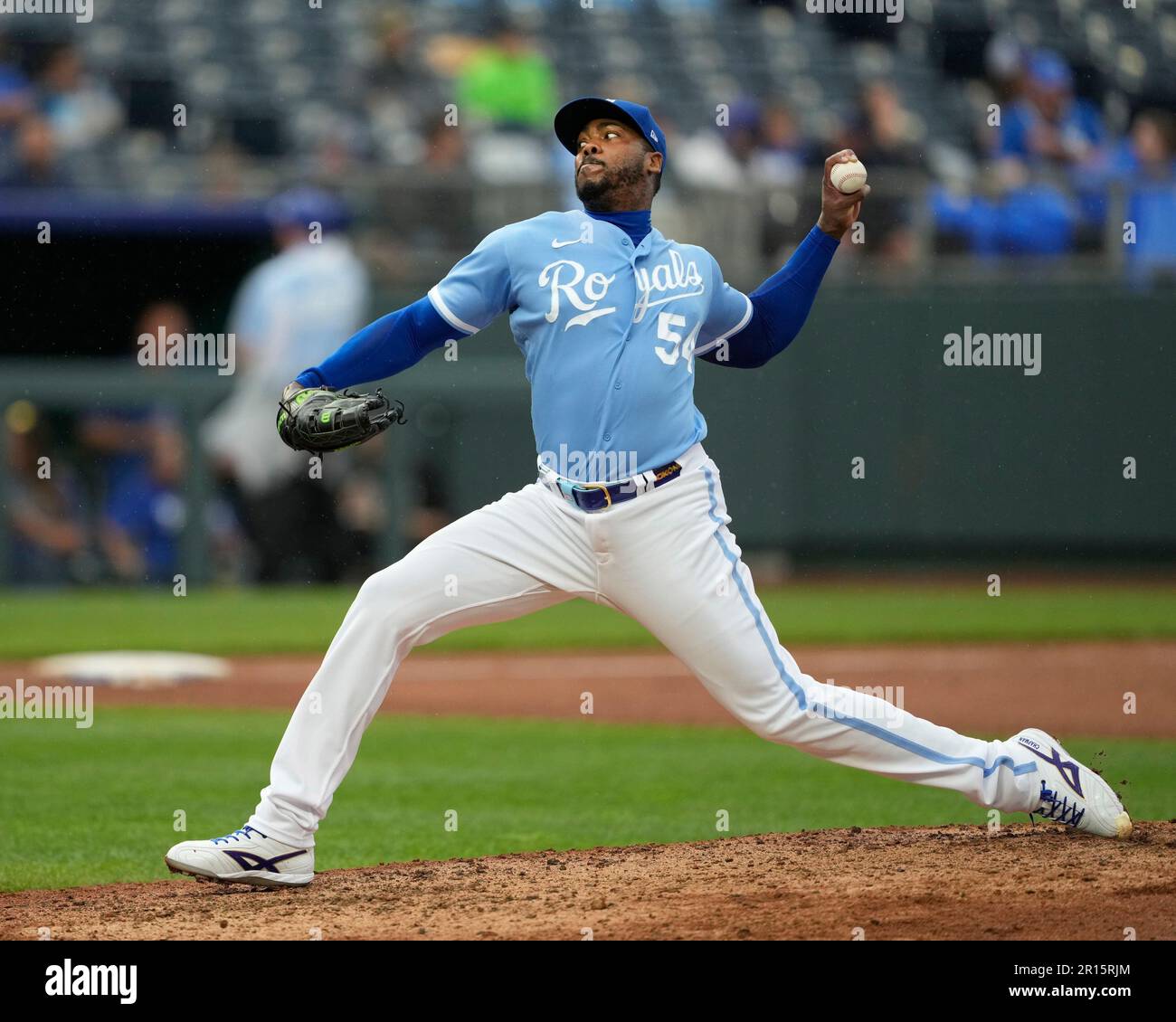 Kansas City, US, 11 MAGGIO 2023: La brocca di sollievo dei Kansas City Royals Aroldis Chapman (54) si trova nel 8th al Kauffman Stadium Kansas City, Missouri. Jon Robichaud/CSM. Foto Stock