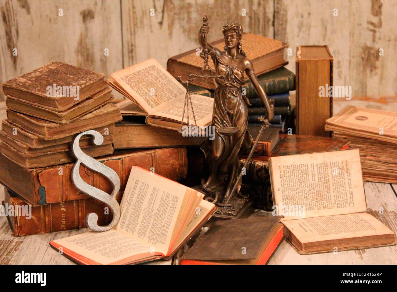 Vecchi (Lady Justice) Libri, Libro, Antique, Anticharian, Legge, Giustizia, paragrafo Foto Stock