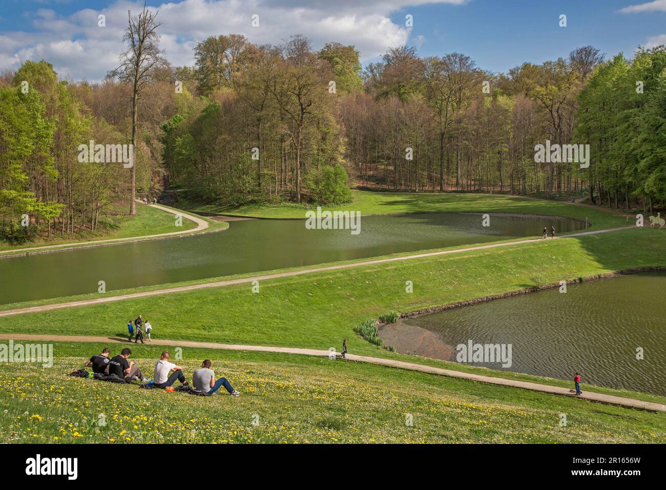 Turisti, Parco, Kasteel Gaasbeek, Gaasbeek Castello, Lennik, Brabante Fiammingo, Belgio Foto Stock