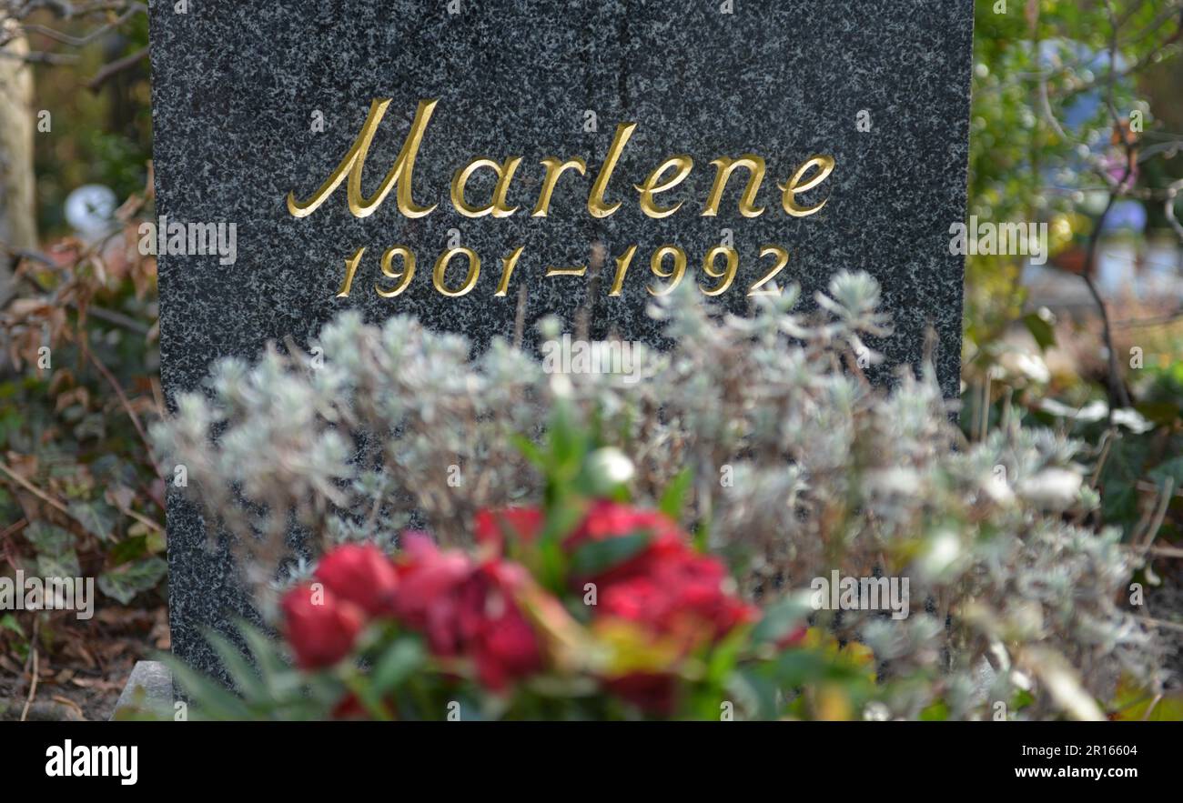 Marlene Dietrich grave, cimitero degli artisti, Stubenrauchstrasse, Friedenau, Berlino, Germania Foto Stock
