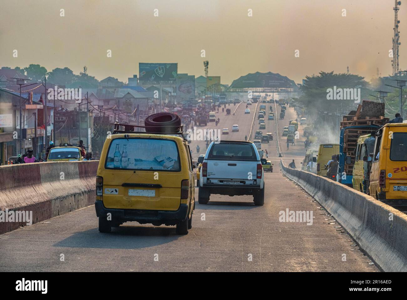 Traffico a Kinshasa, Repubblica Democratica del Congo Foto Stock