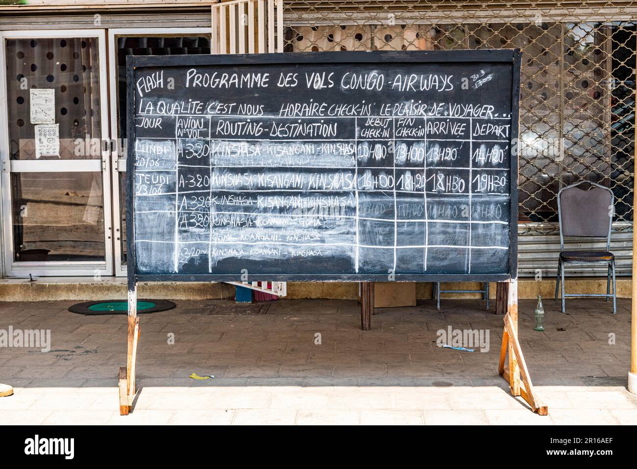 Programma di volo scritto a mano. Kisangani, Repubblica Democratica del Congo Foto Stock