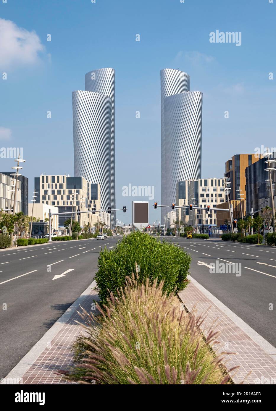 Lusail Boulevard con le Lusail Plaza Towers, Doha, Qatar Foto Stock