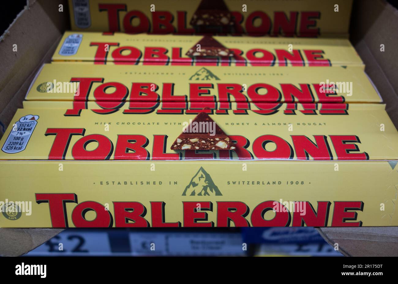 Immagine della montagna alpina di Toblerone sulle confezioni del marchio svizzero di cioccolato di proprietà di Mondelez International e prodotto a Berna (Svizzera) Foto Stock