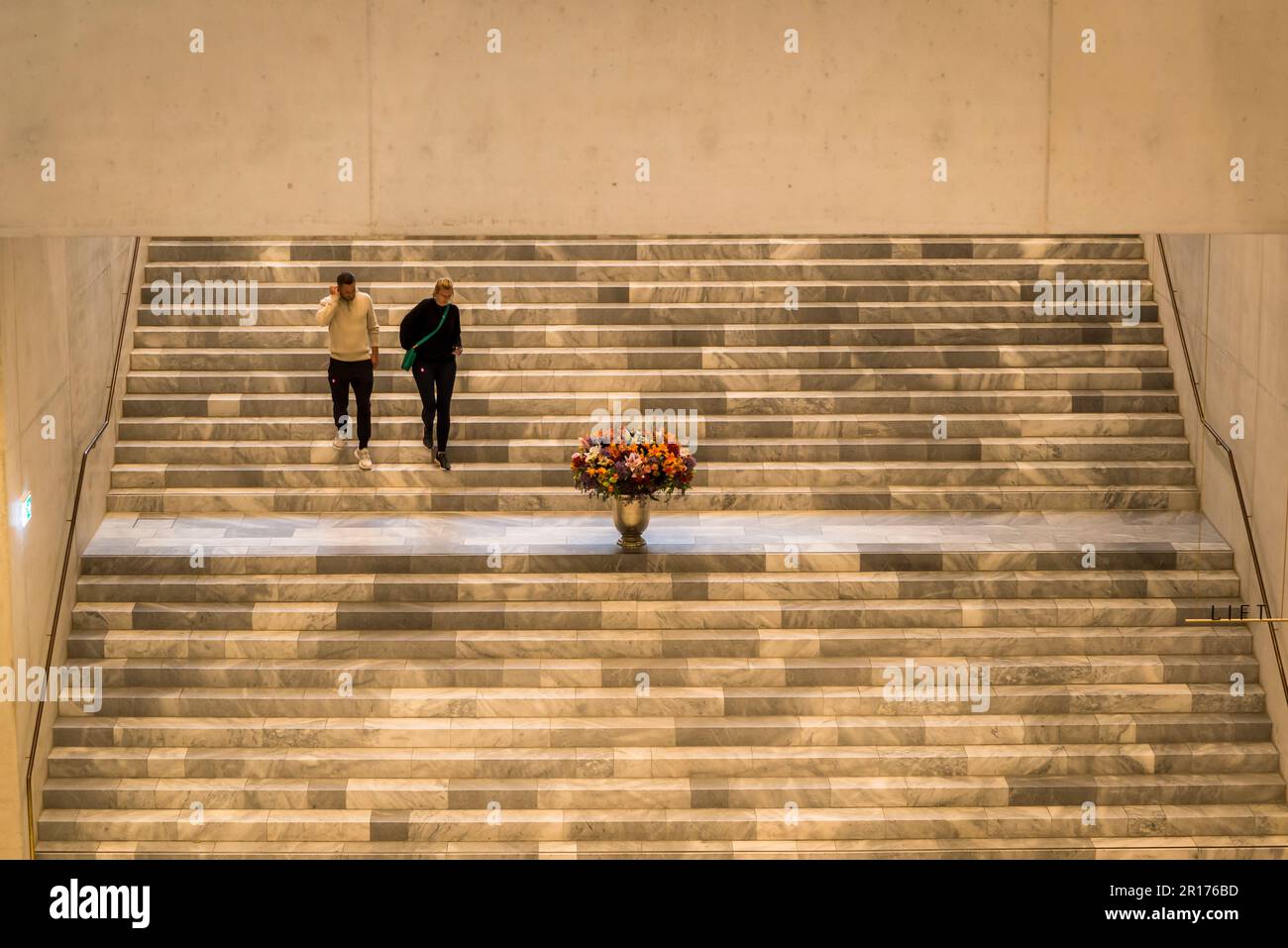 Grande scalinata nel nuovo edificio della Kunsthaus, Museo d'Arte, Zurigo, Svizzera Foto Stock