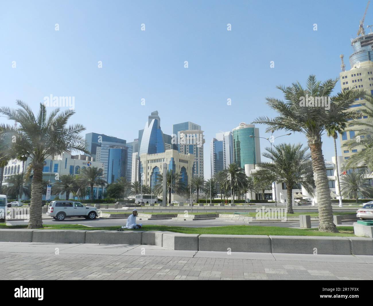 Qatar, Doha: Nuovi sviluppi sul lato nord della baia, con aree verdi e palme. Foto Stock