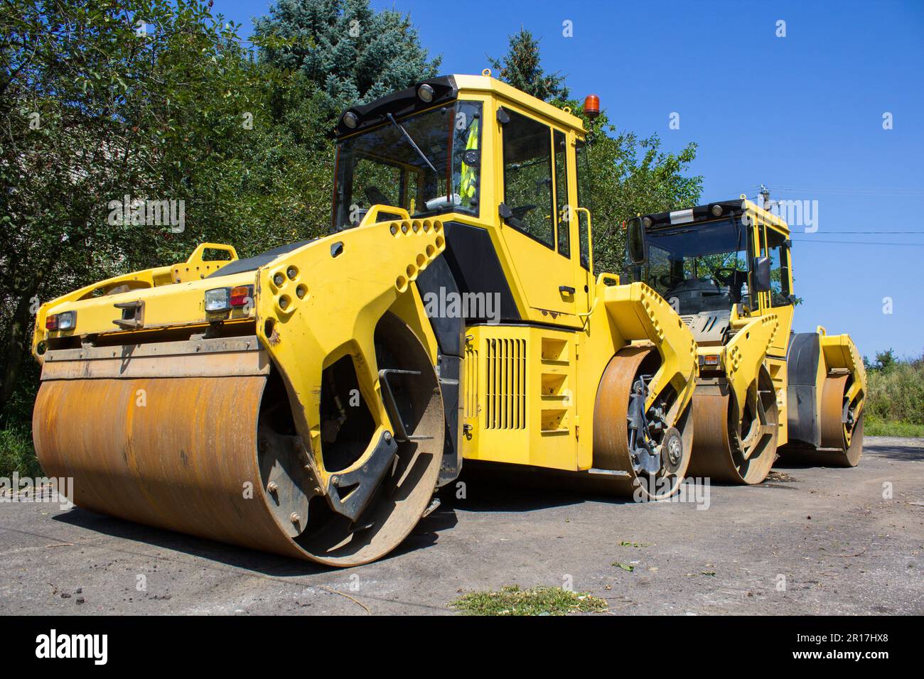 il macchinario per la strada di stesa non funziona con il rullo per asfalto Foto Stock