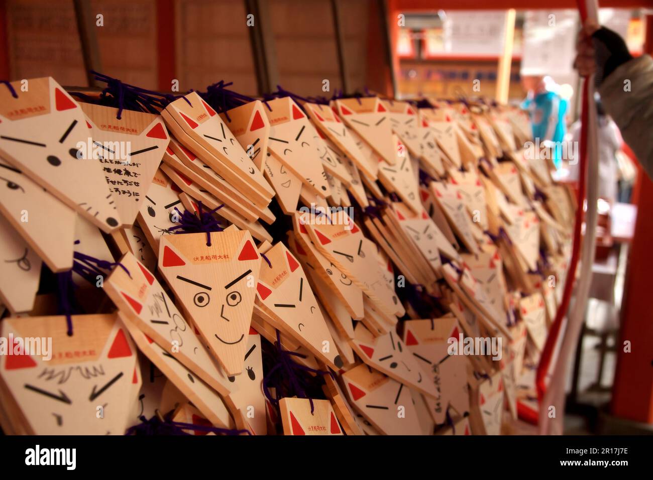 Placche di legno di fronte al santuario principale di Fushimi Inari-Taisha Foto Stock