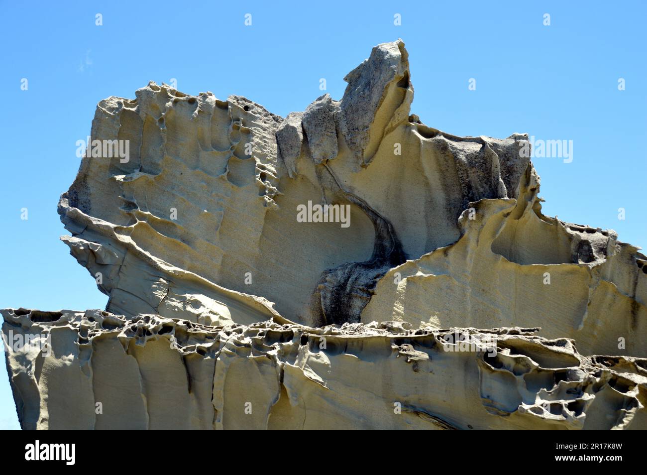Filippine: L'isola di Biri, al largo della costa nord-occidentale di Samar, è una riserva marina protetta. Alcune delle rocce erose in modo fantastico. Foto Stock