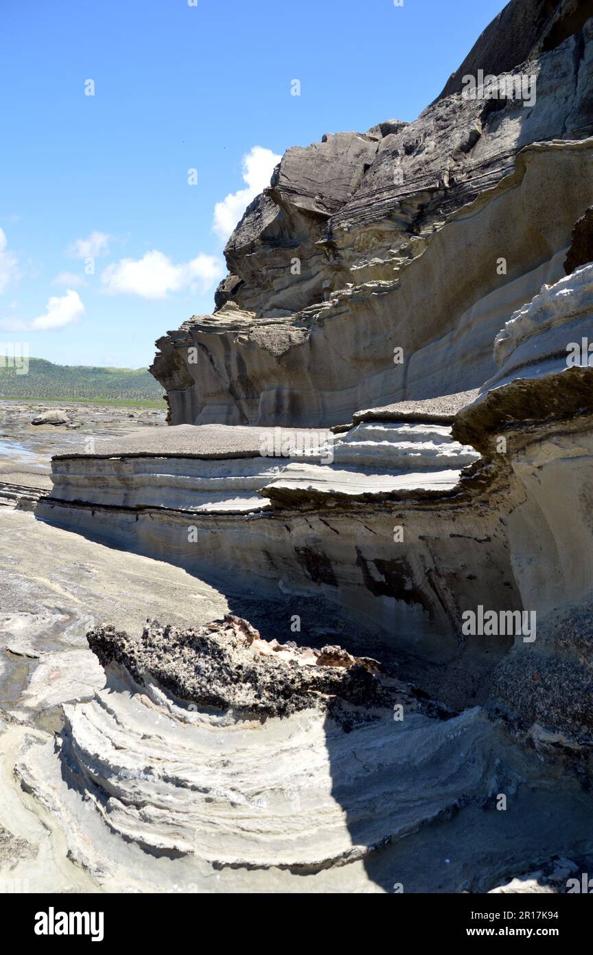 Filippine: L'isola di Biri, al largo della costa nord-occidentale di Samar, è una riserva marina protetta. Alcune delle fantastiche formazioni rocciose erose. Foto Stock