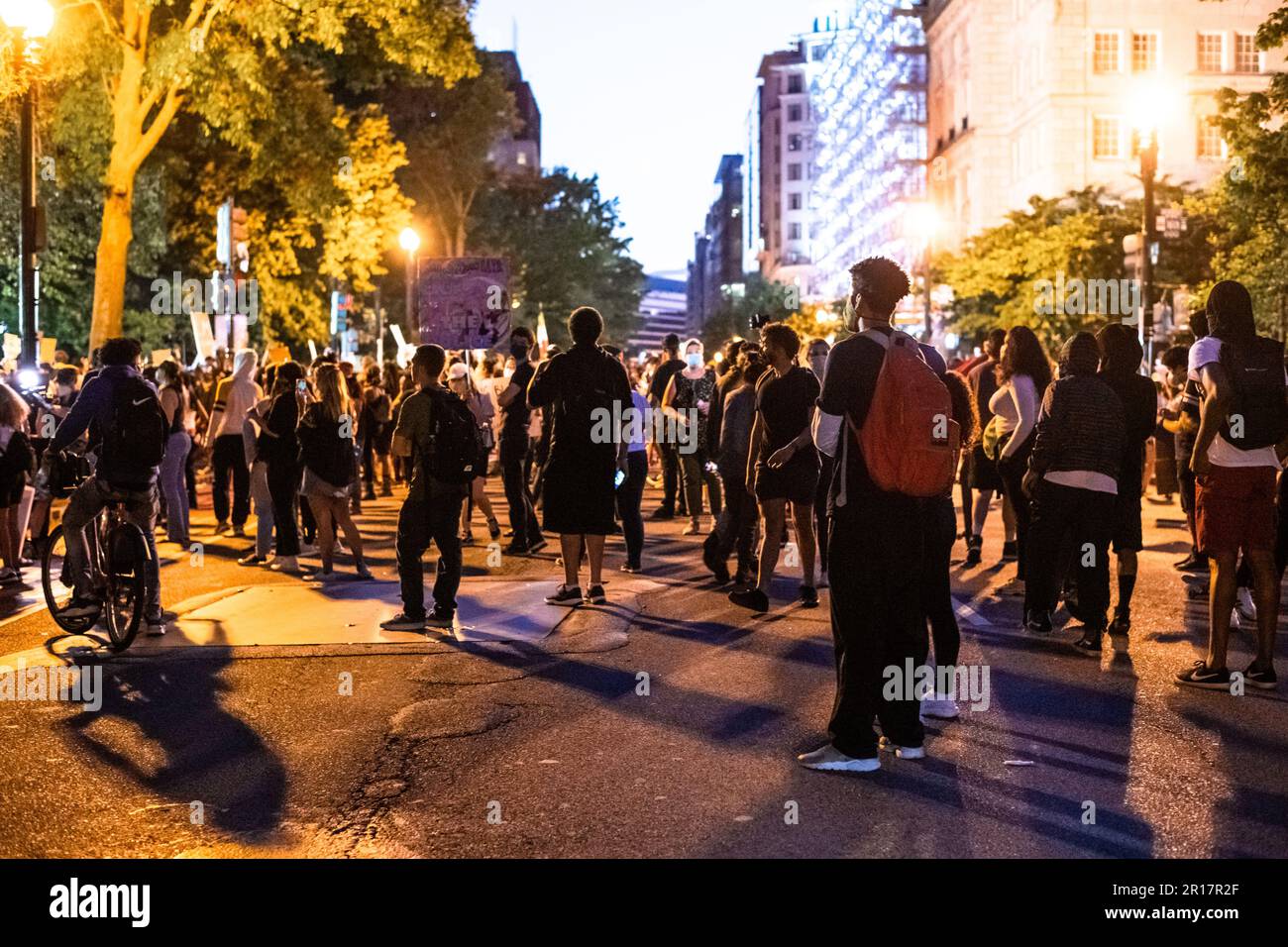 I manifestanti di BLM si riuniscono fuori dalla Casa Bianca il 30 2020 maggio Foto Stock