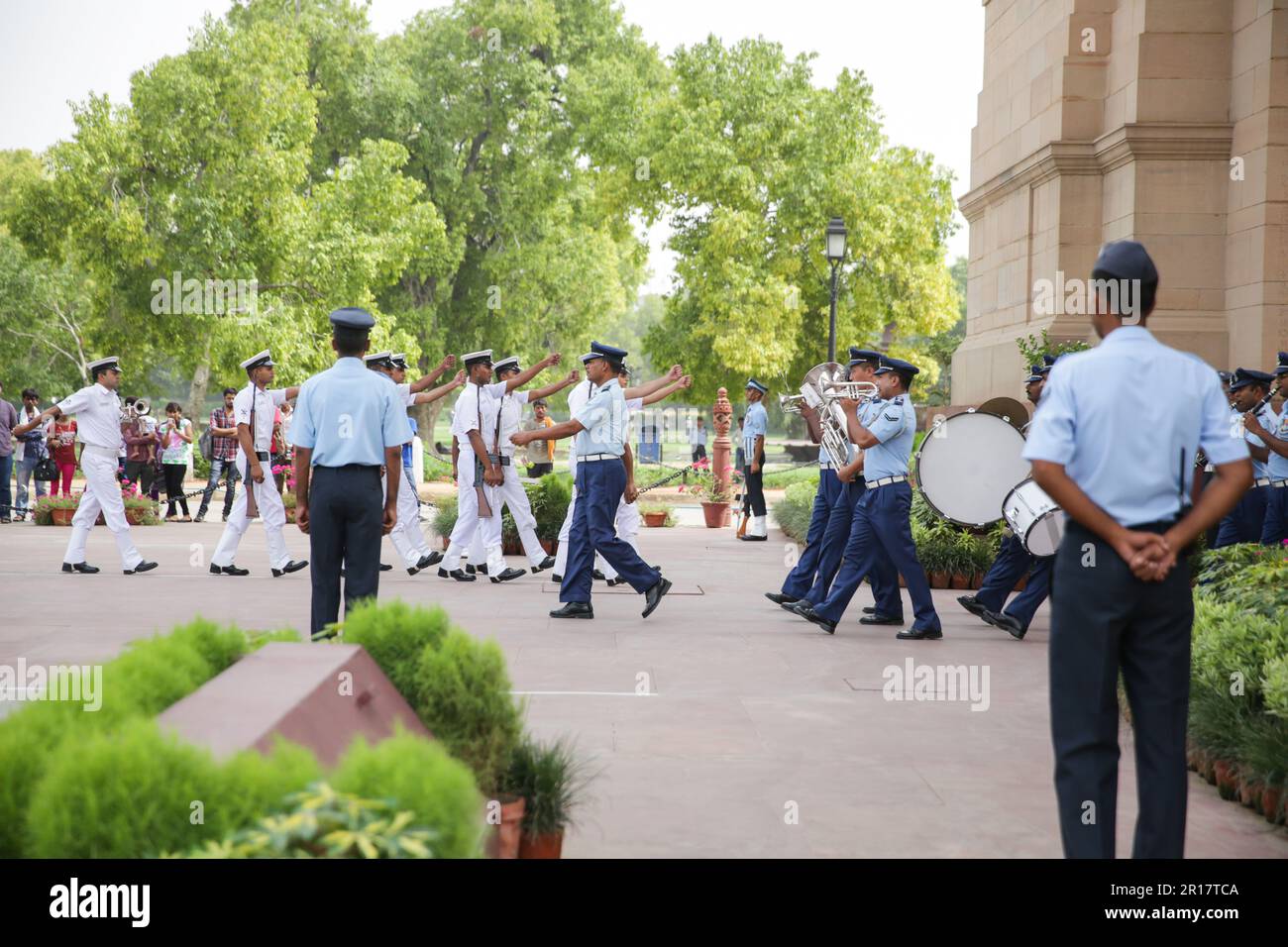 Cambio delle guardie di fronte alla porta dell'India, Nuova Delhi Foto Stock