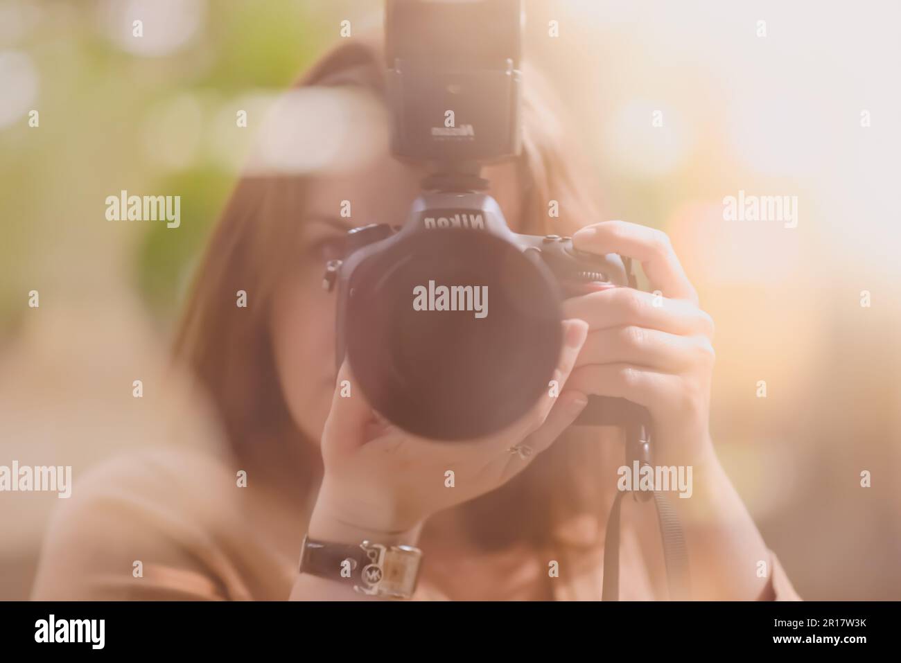 Donna fotografo vede la tua prospettiva Foto Stock