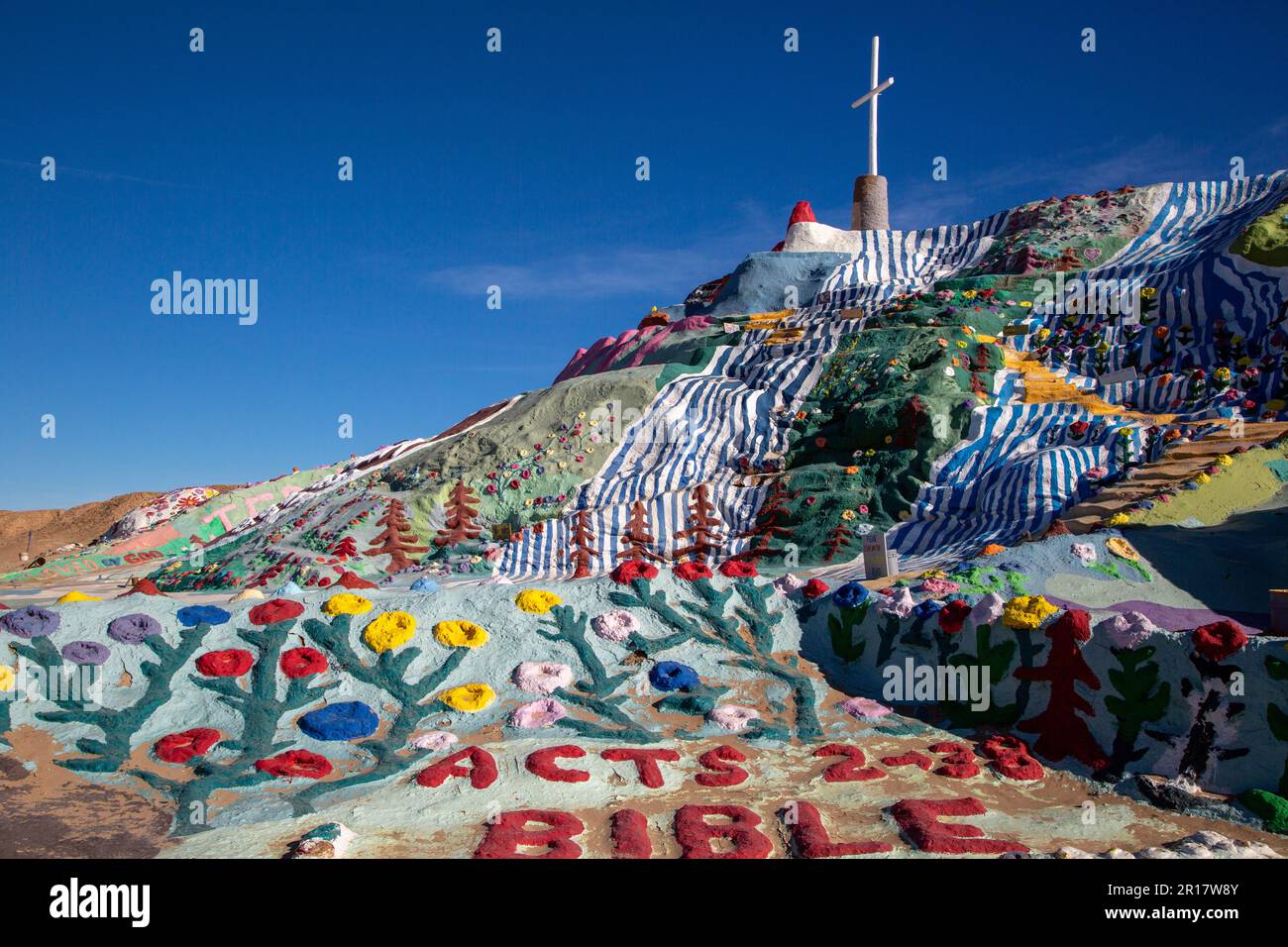 Vista laterale della montagna della salvezza dell'arte Foto Stock