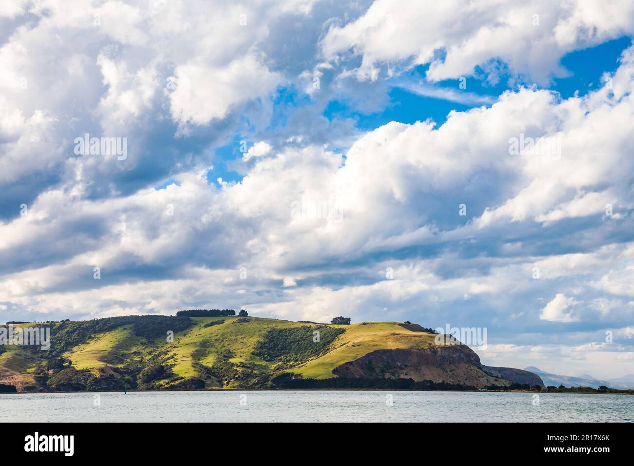 Panoramica della costa del Porto di Otago nell'Isola Sud della Nuova Zelanda Foto Stock