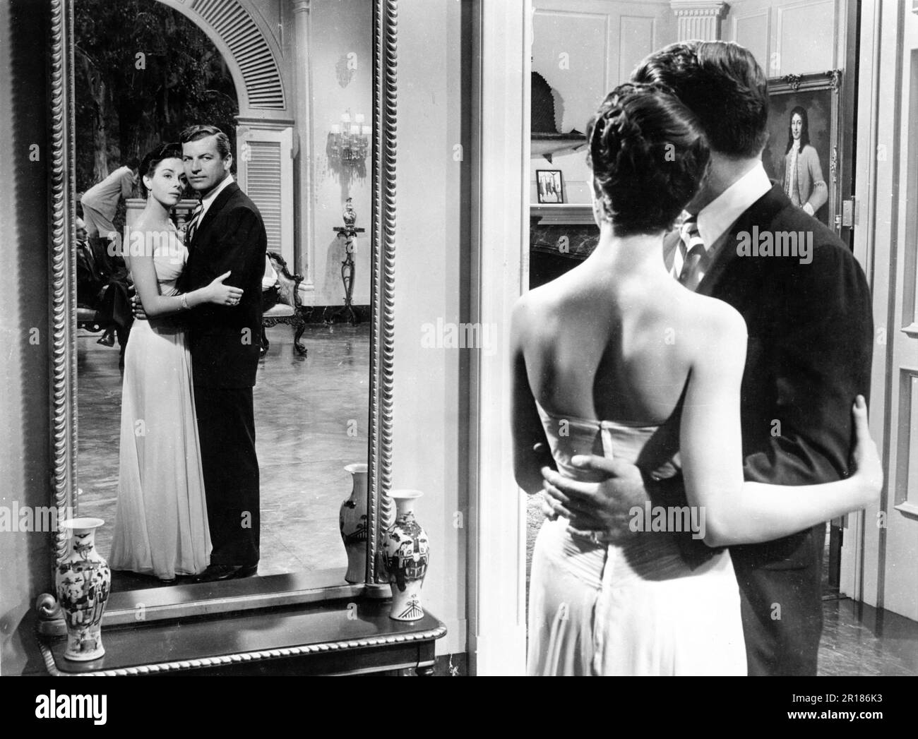 DANA WYNTER e RICHARD EGAN nella VISTA DA POMPEY'S HEAD (US) / INTERLUDE SEGRETO (UK) 1955 regista / produttore / scrittore PHILIP DUNNE romanzo Hamilton basso musica Elmer Bernstein costume design Charles le Maire Twentieth Century Fox Foto Stock