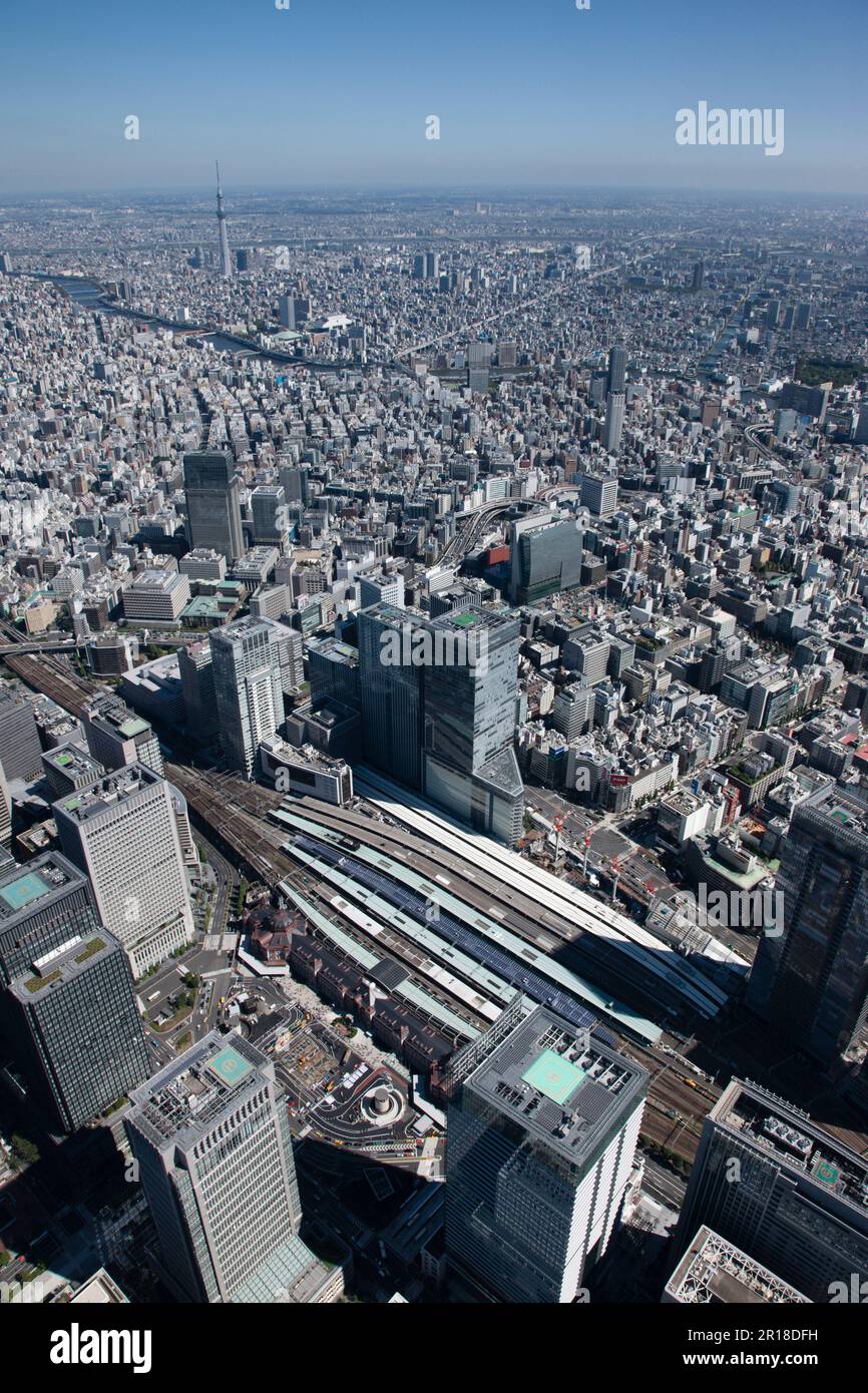 Ripresa aerea del Tokyo Sky Tree dalla stazione di Tokyo Foto Stock