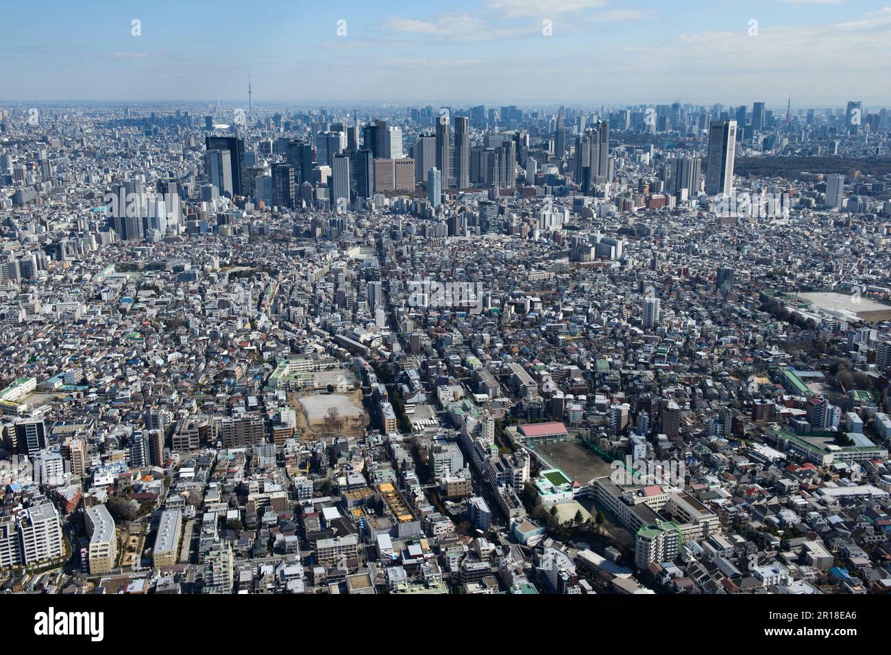 La stazione di Nakano Fujimicho è scattata dall'area metropolitana di Western Shinjuku, Skytree Foto Stock