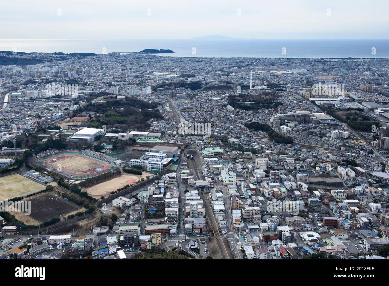 Stazione di Zengyo ripresa aerea dal lato nord verso Enoshima direzione Foto Stock