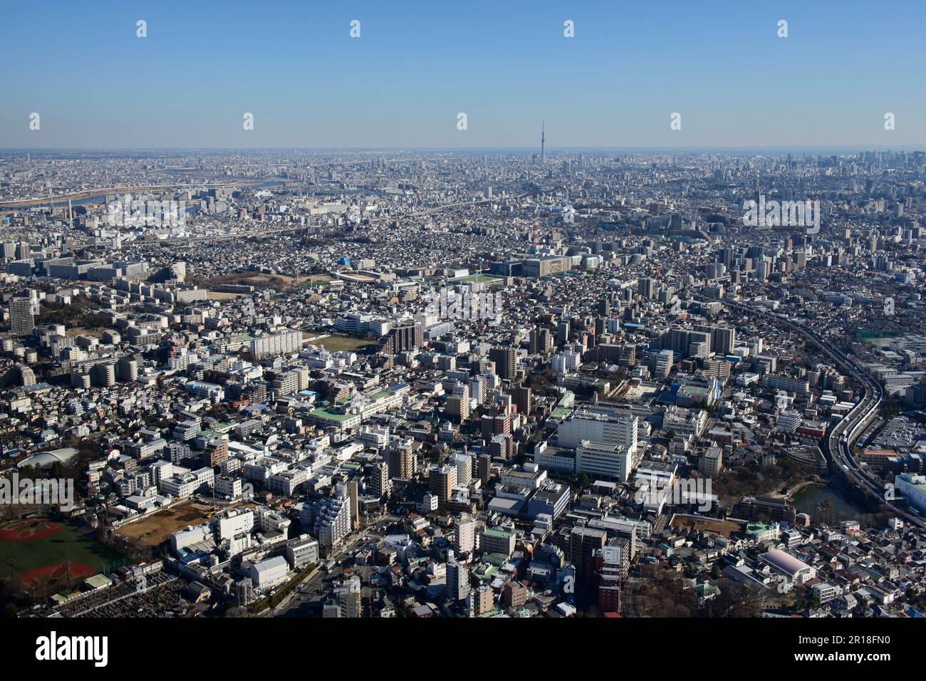 Stazione di Shimurasakaue ripresa aerea dal lato nord-ovest verso la direzione della torre dell'albero del cielo Foto Stock