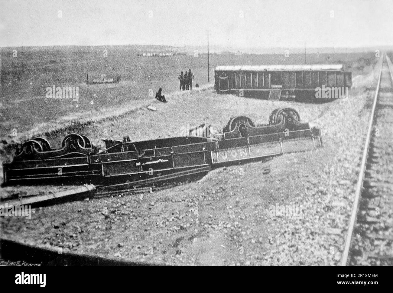 La guerra dei boeri, conosciuta anche come la seconda guerra dei boeri, la guerra sudafricana e la guerra anglo-boera. Questa immagine mostra: A Chieveley: I camion relitti di un treno blindato. Foto originale di "Navy and Army", c1899. Foto Stock