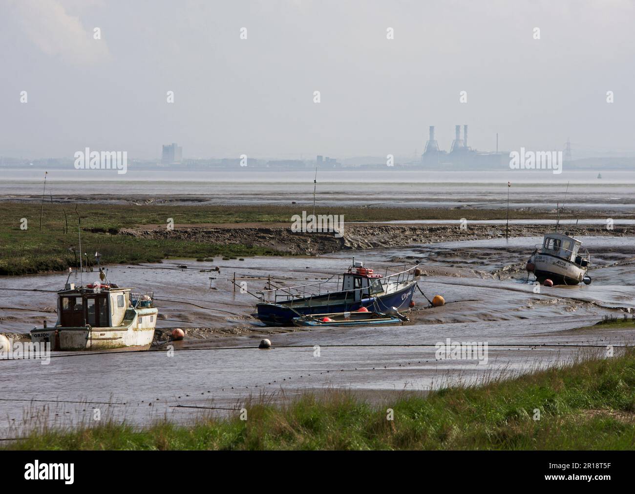 Barche con bassa marea a Stone Creek, Asked Island, East Yorkshire, Inghilterra UK Foto Stock