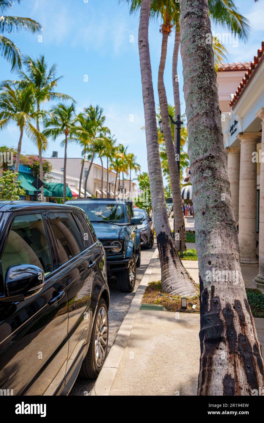 Vista sulla passeggiata per lo shopping di Worth Avenue Palm Beach Foto Stock