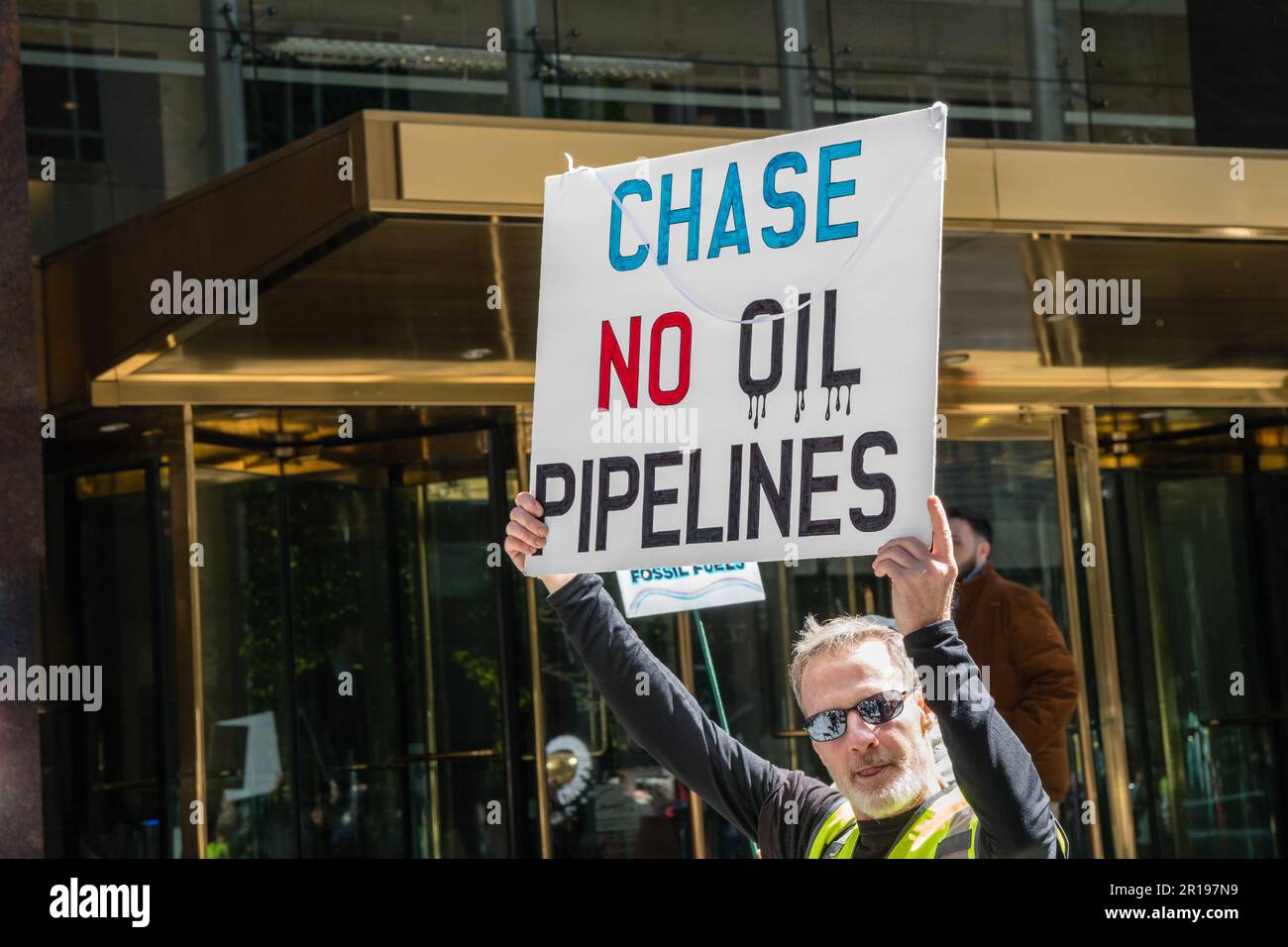 Boston, ma, US-21 marzo 2023: Manifestanti alla Giornata Nazionale d'azione per fermare l'azione di Dirty Banks sponsorizzata dall'organizzazione di Bill McKibben Third Act Foto Stock