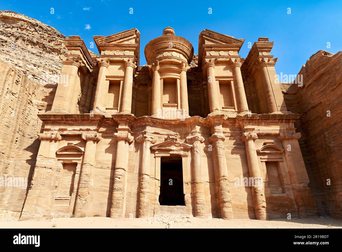 Giordania. Sito archeologico di Petra. Ad Deir. Il Monastero Foto Stock