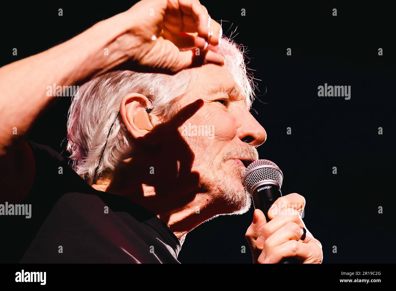 Roger Waters of Pink Floyd suona dal vivo al Mediolanum Forum Assago il 27 marzo 2023 a Milano (Foto di Alessandro Bremec/NurPhoto) Foto Stock