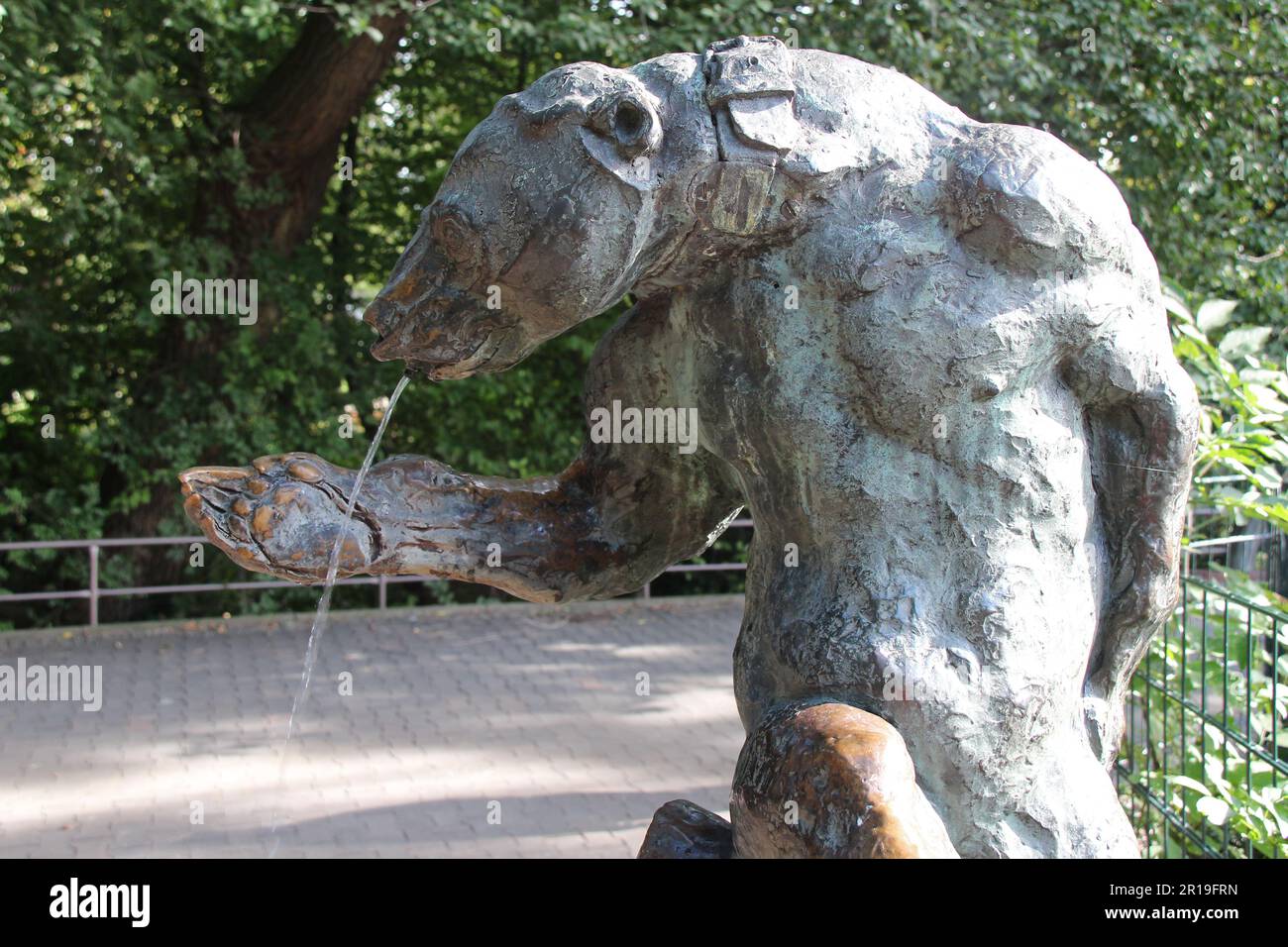 statua di un orso in uno zoo di berlino (germania) Foto Stock