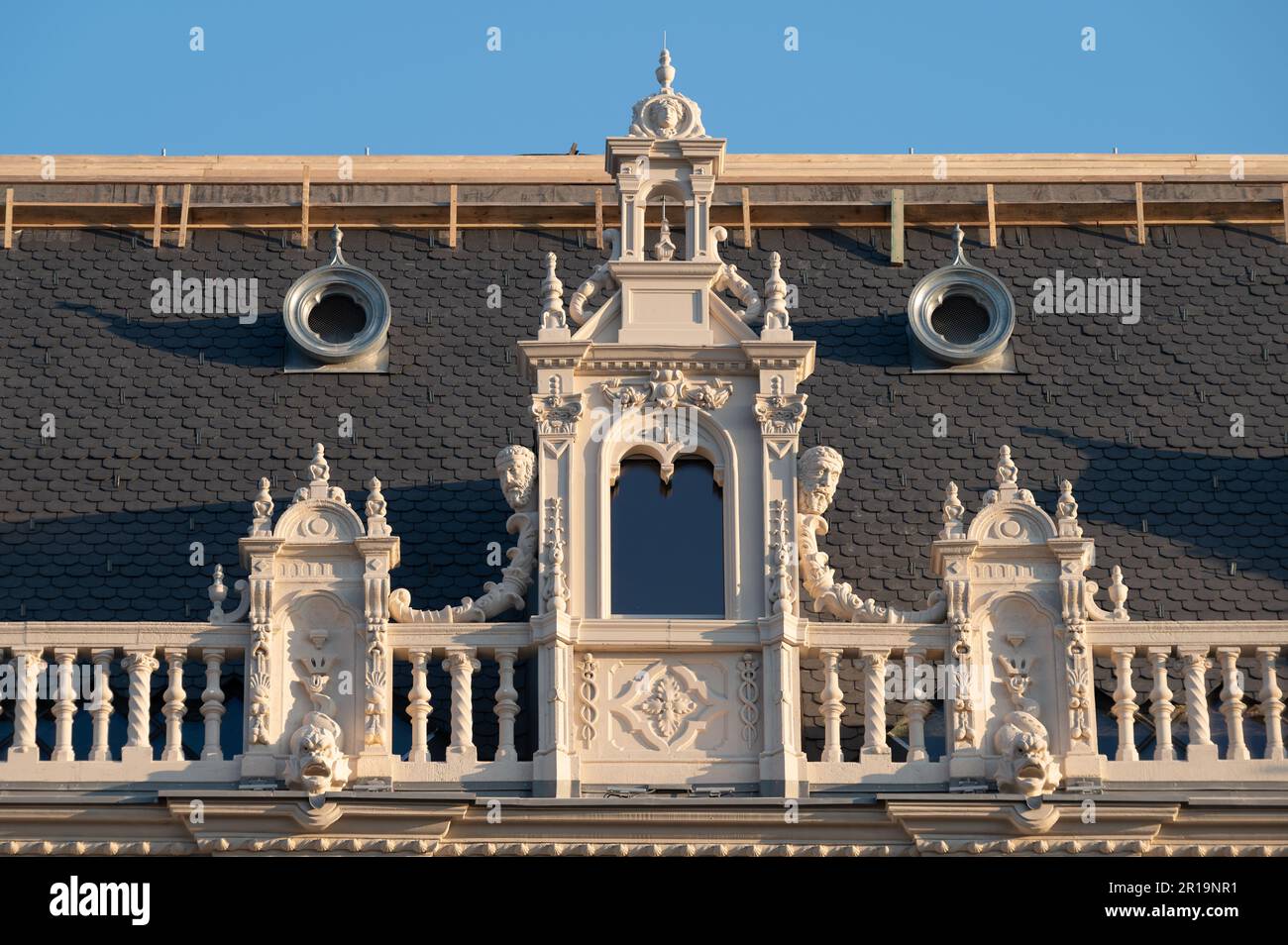 Tetto decorato a Budapest, Ungheria Foto Stock
