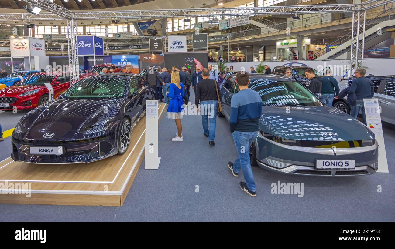 Belgrado, Serbia - 22 marzo 2023: Nuovi veicoli elettrici e ibridi Hyundai Ioniq dalla Corea del Sud all'International Motor Show Expo Event. Foto Stock