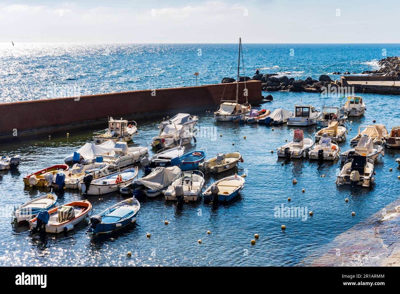 La Marina di Piombino con barche da pesca ormeggiate, Provincia di Livorno Toscana, Italia Foto Stock